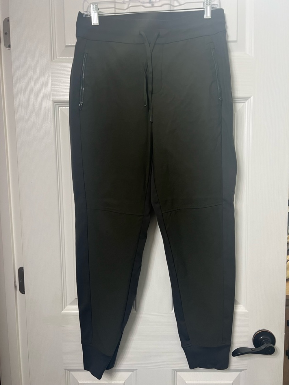 Athleta Headlands Hybrid Trek Jogger, Mountain Olive, Size 8, NWOT No Flaws $108